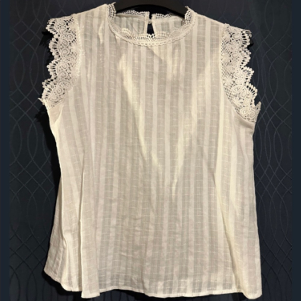 Feminine Lace Cotton Blouse! Sz M 🤍